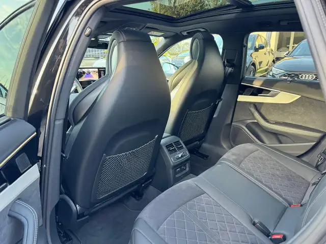 Audi A4 view 10