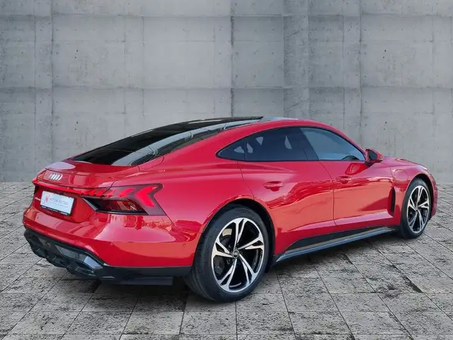 Audi e-tron GT view 6