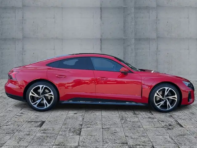 Audi e-tron GT view 7