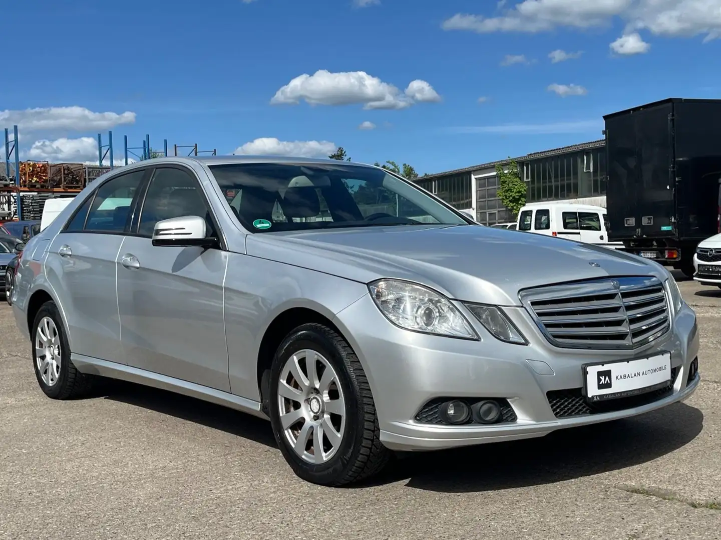 Mercedes-Benz E 200 E -Klasse Lim. E 200 CGI BlueEfficiency Silber - 1