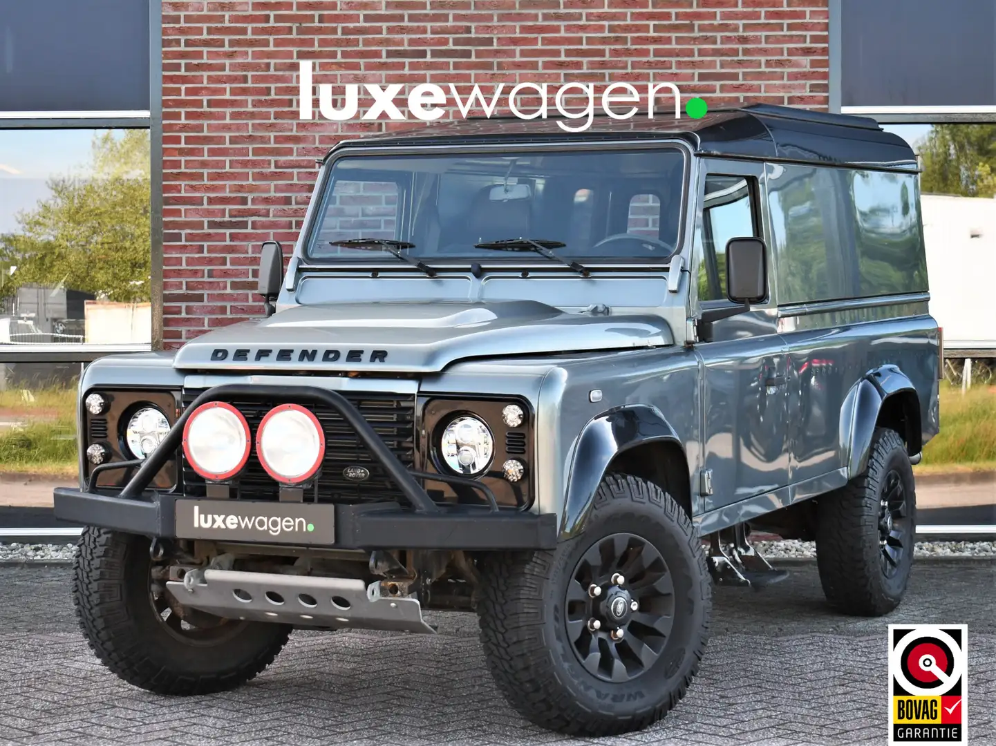 Land Rover Defender 110 2.2 TD4 Hard Top 1e eig. NL-auto Black-pack Eu Grijs - 1
