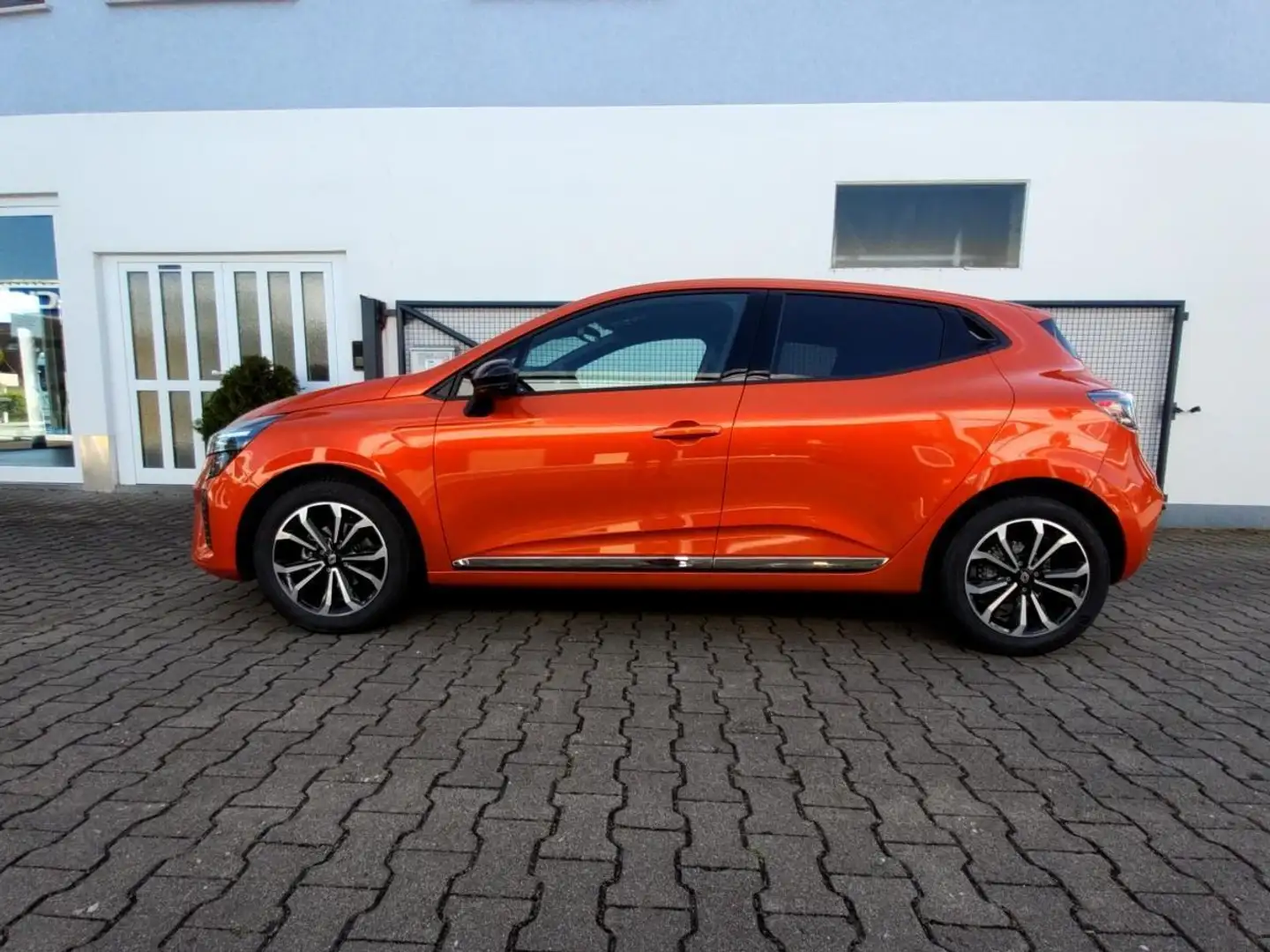 Renault Clio Techno TCe 90 Orange - 2
