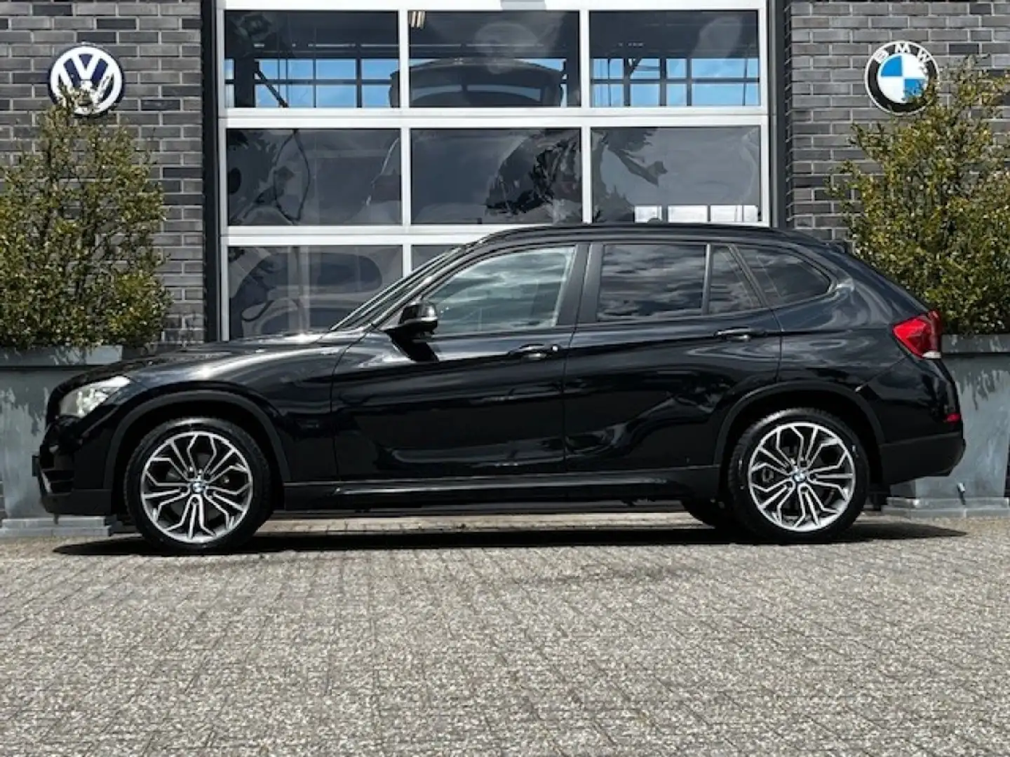 BMW X1 XDRIVE25D HIGH EXEC. SPORTLINE LEDER - PANO. DAK Zwart - 2