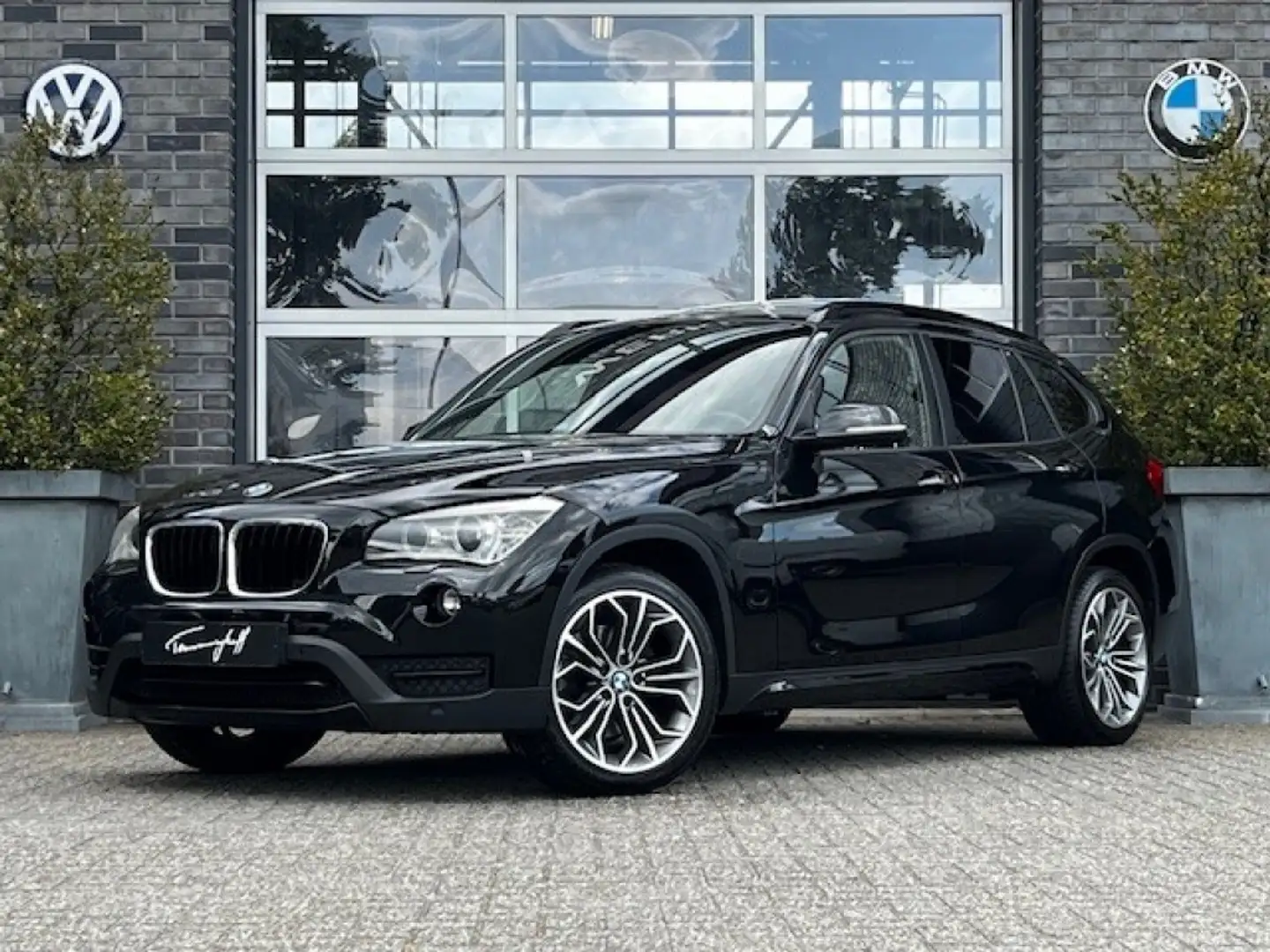 BMW X1 XDRIVE25D HIGH EXEC. SPORTLINE LEDER - PANO. DAK Zwart - 1