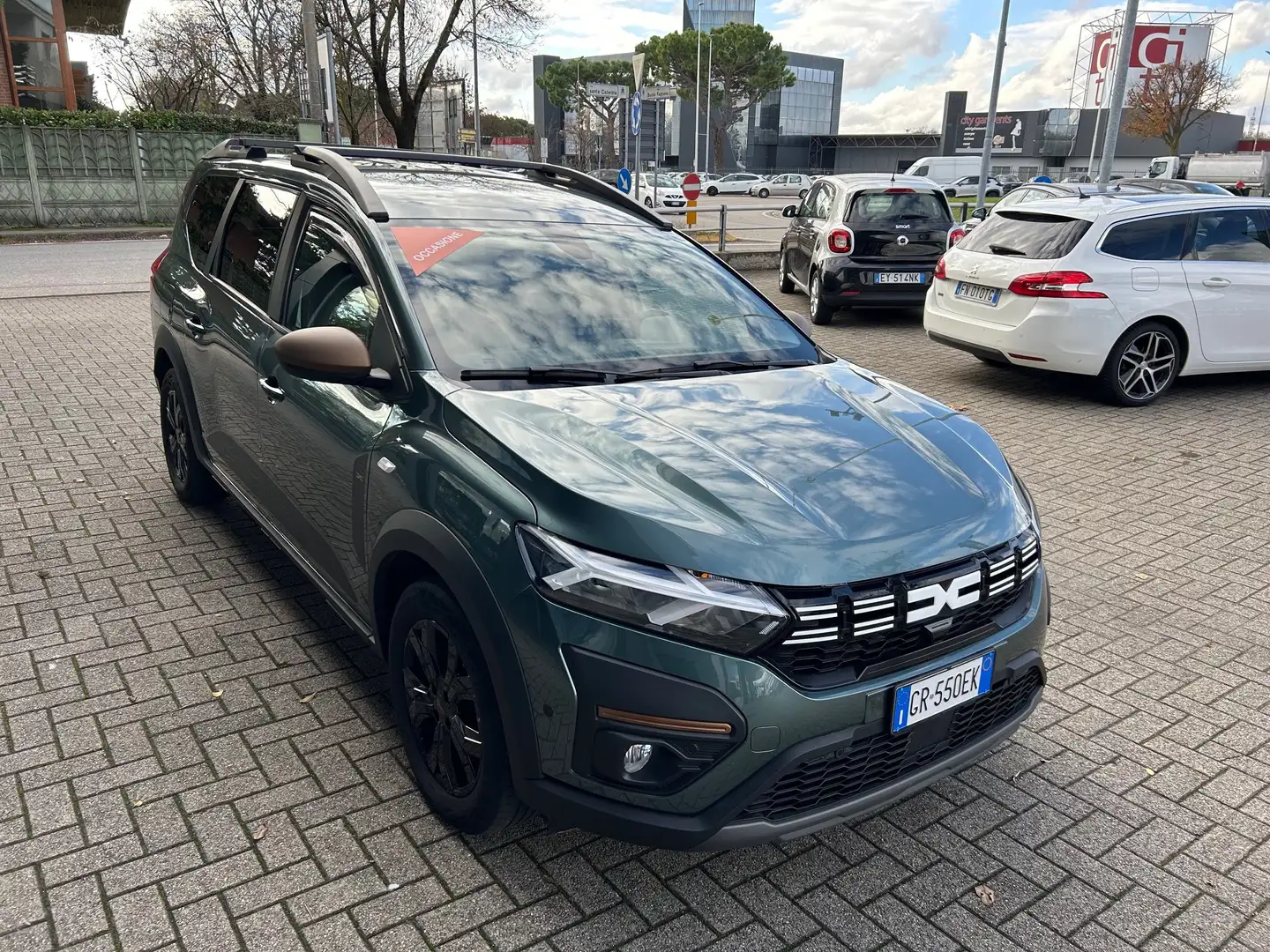 Dacia Jogger 1.0 tCE EXTREME UP GPL 100 CV 7 POSTI Groen - 1