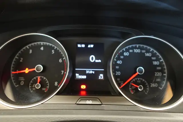 Volkswagen Golf view 25