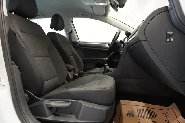 Volkswagen Golf view 18