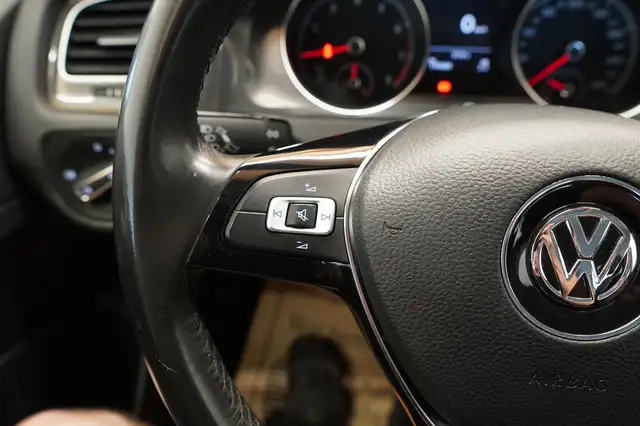 Volkswagen Golf view 23