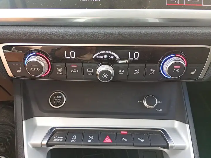 Audi Q3 2020, foto 28
