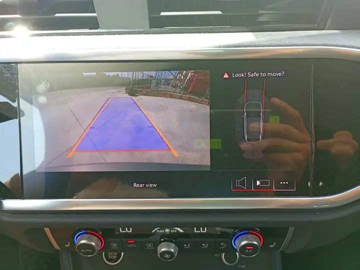 Audi Q3 2020, foto 27