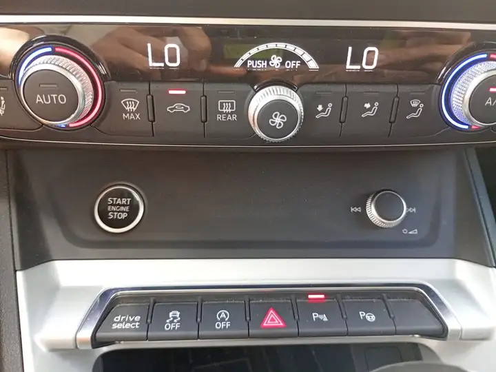 Audi Q3 2020, foto 36