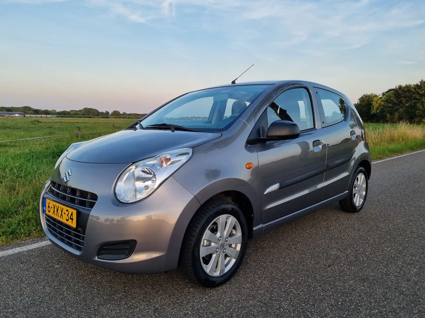 Suzuki Alto 1.0 VVT 68PK Celebration Grijs - 1