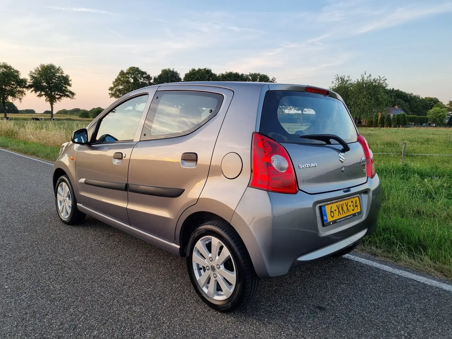 Suzuki Alto 1.0 VVT 68PK Celebration Grijs - 2