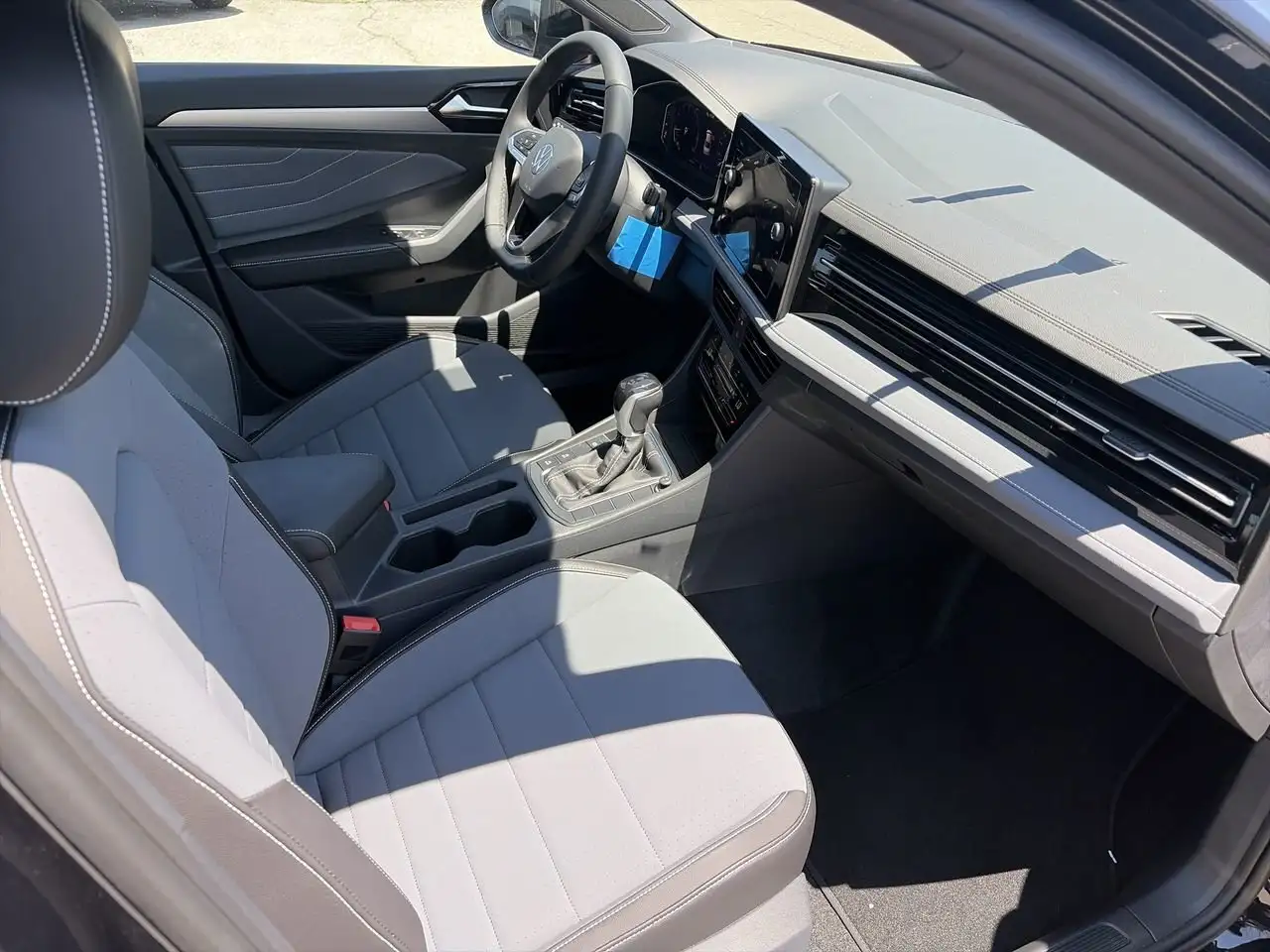 Volkswagen Jetta снимка Volkswagen Jetta