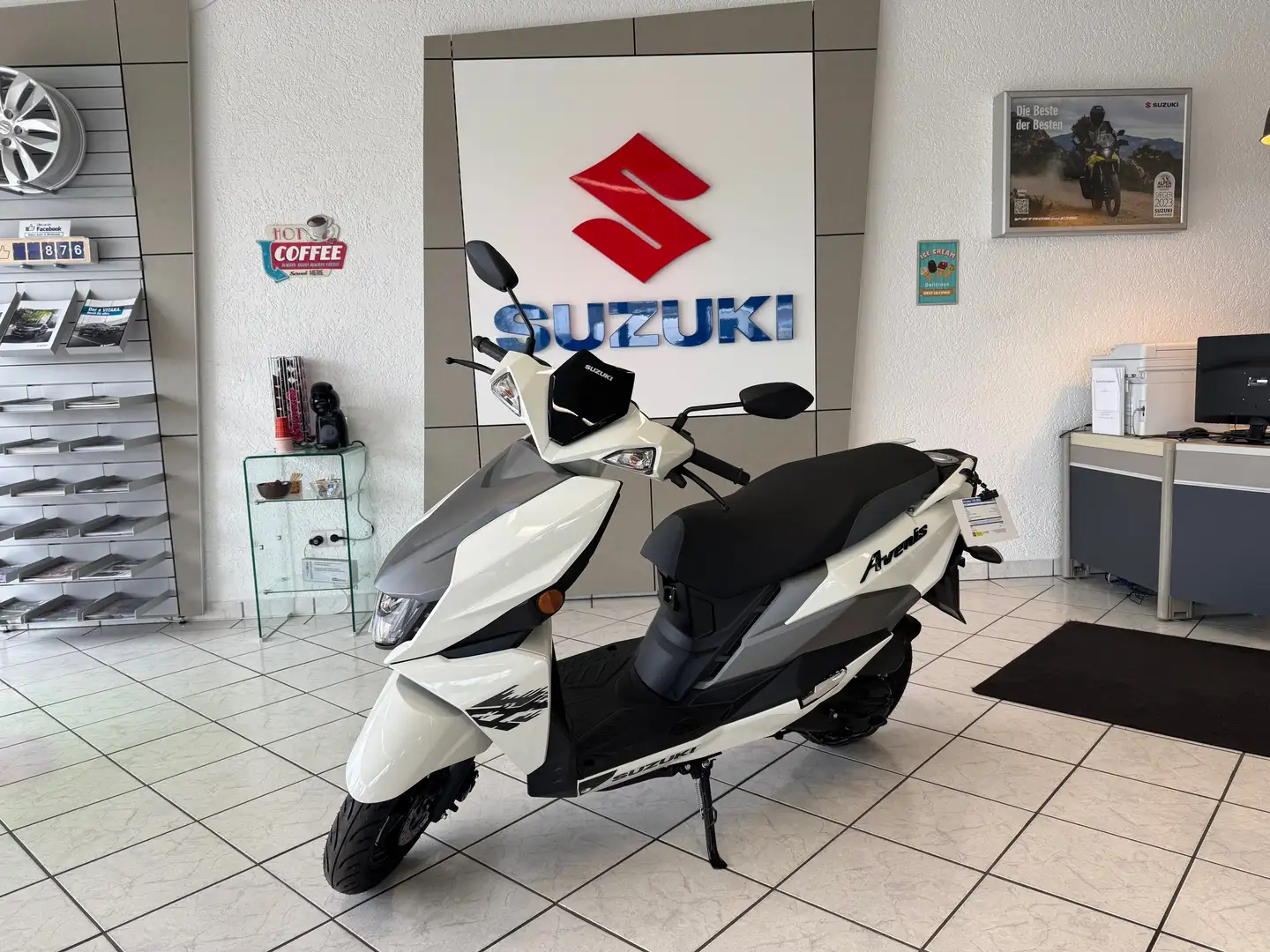 Suzuki Avenis 125 Blanco - 1