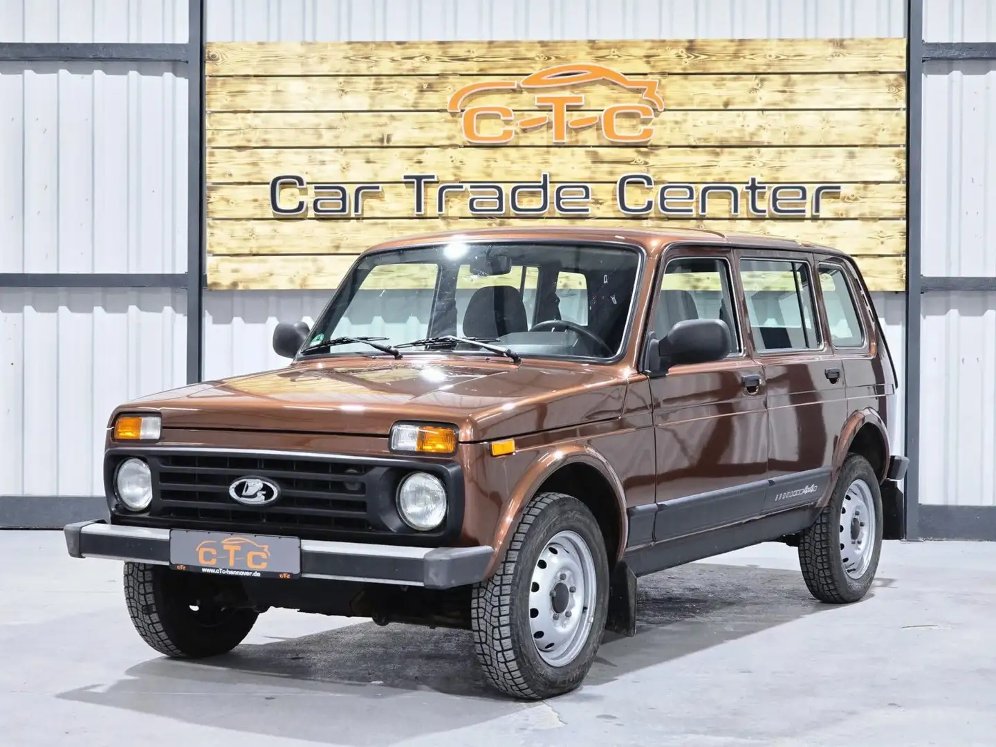 Lada Niva 4x4/1.Hand/AHK/8-fach/EURO6/TÜV-NEU Braun - 1