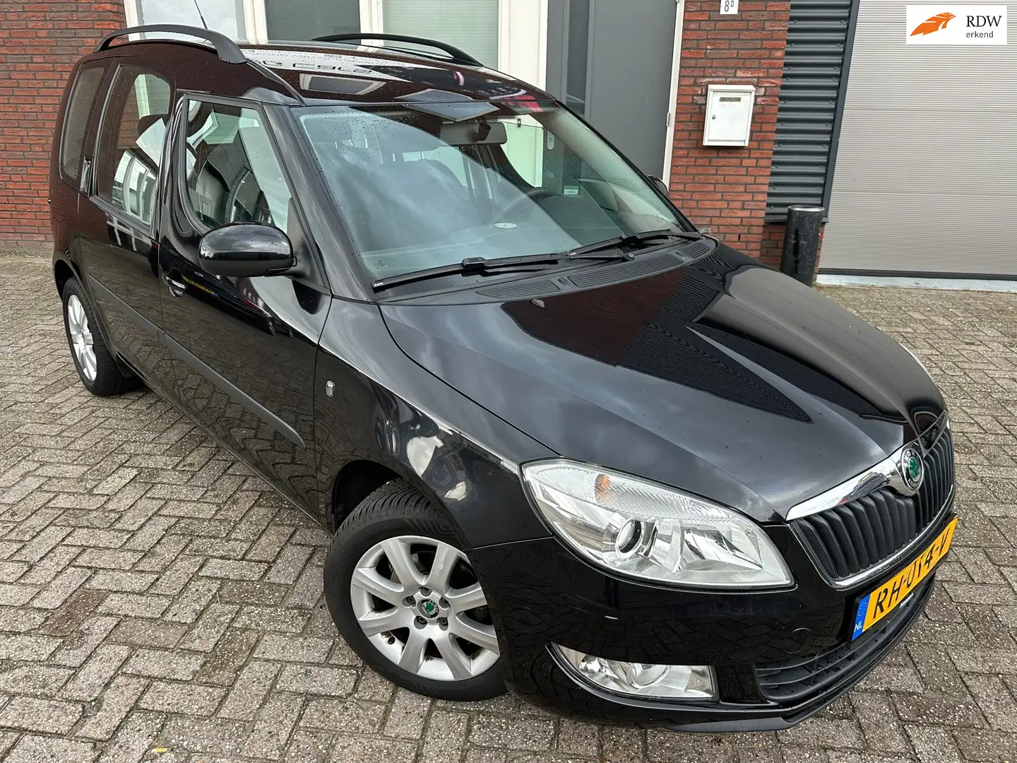 Skoda Roomster 1.2 TSI Scout / Airco / Cruise / LM Zwart - 1