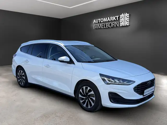 Ford Focus view 2