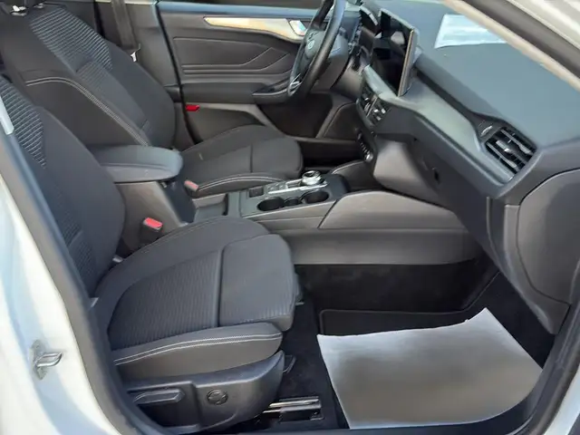 Ford Focus view 14