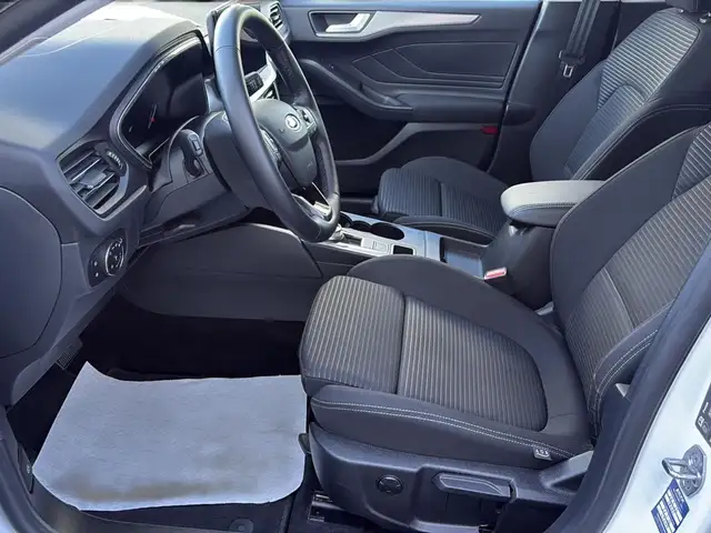 Ford Focus view 15