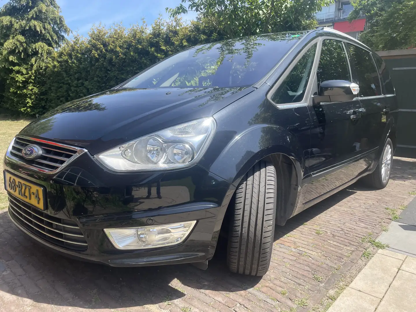 Ford Galaxy 2.0 SCTi Titanium Zwart - 1