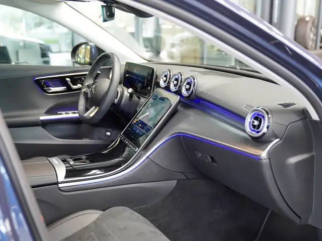 Mercedes-Benz C-Class view 7