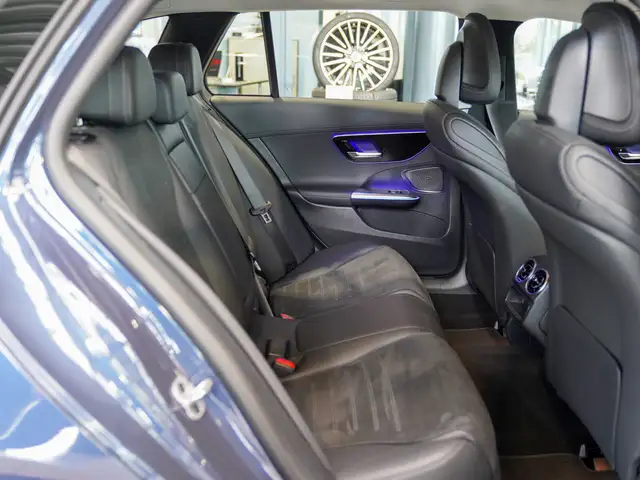 Mercedes-Benz C-Class view 11