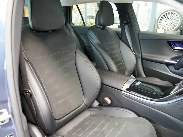 Mercedes-Benz C-Class view 8