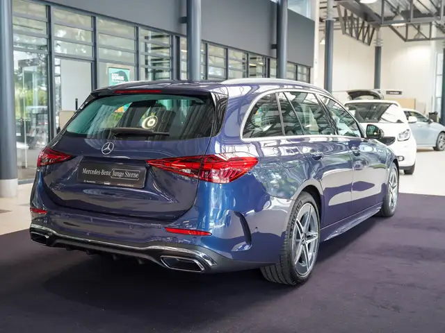 Mercedes-Benz C-Class view 3