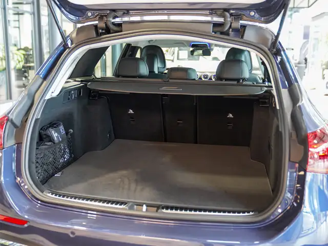Mercedes-Benz C-Class view 12