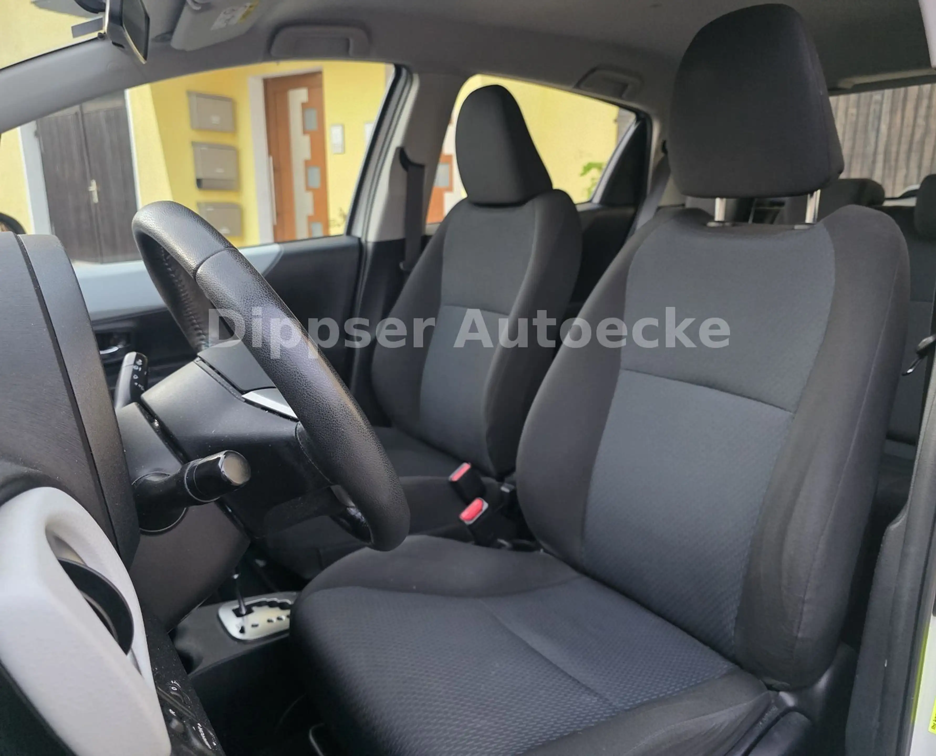 Toyota Yaris Hybrid "Club"_Navi_Sitzh_Aluf_top Zustand. — photo 6