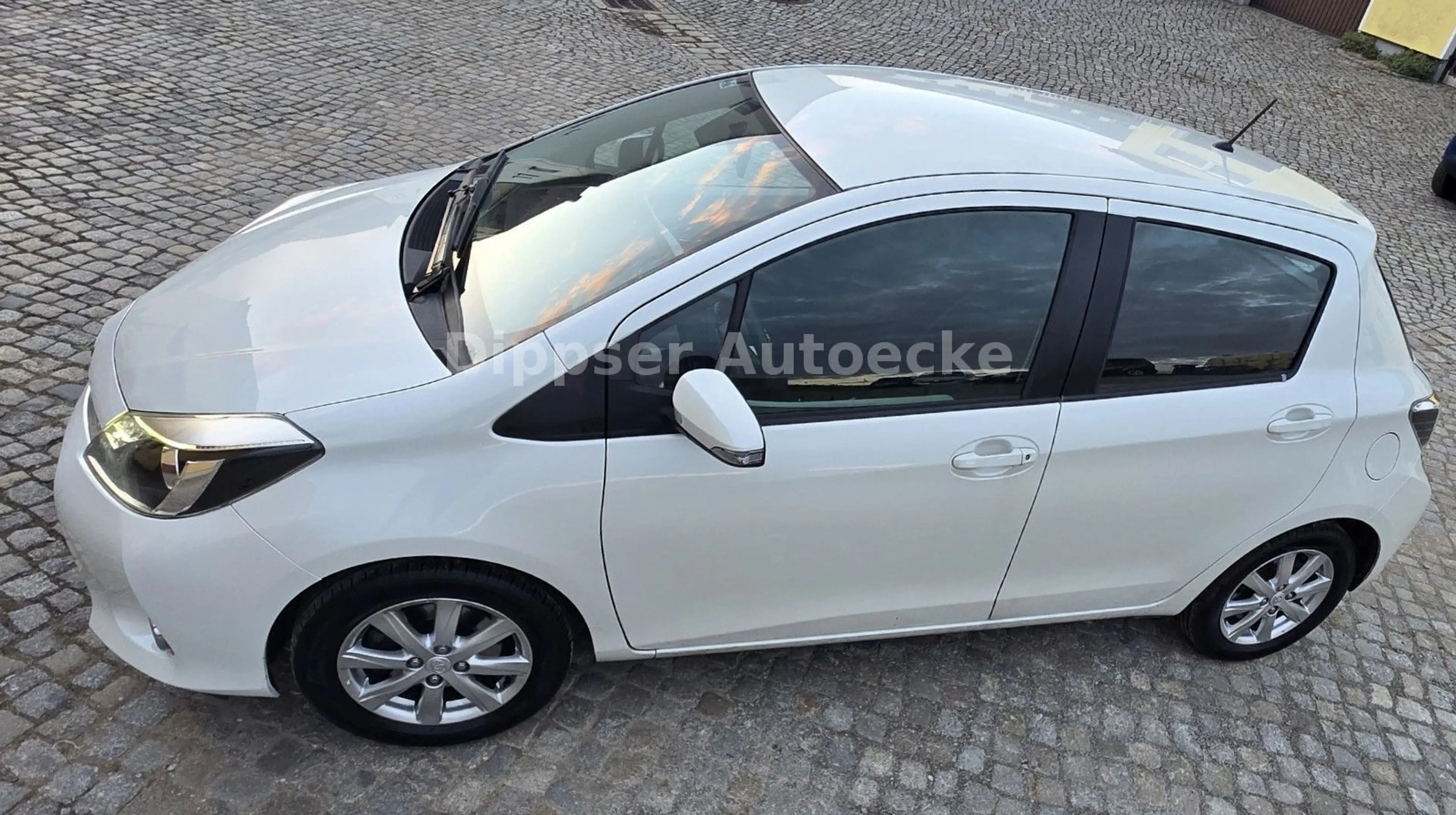 Toyota Yaris Hybrid "Club"_Navi_Sitzh_Aluf_top Zustand. — photo 3