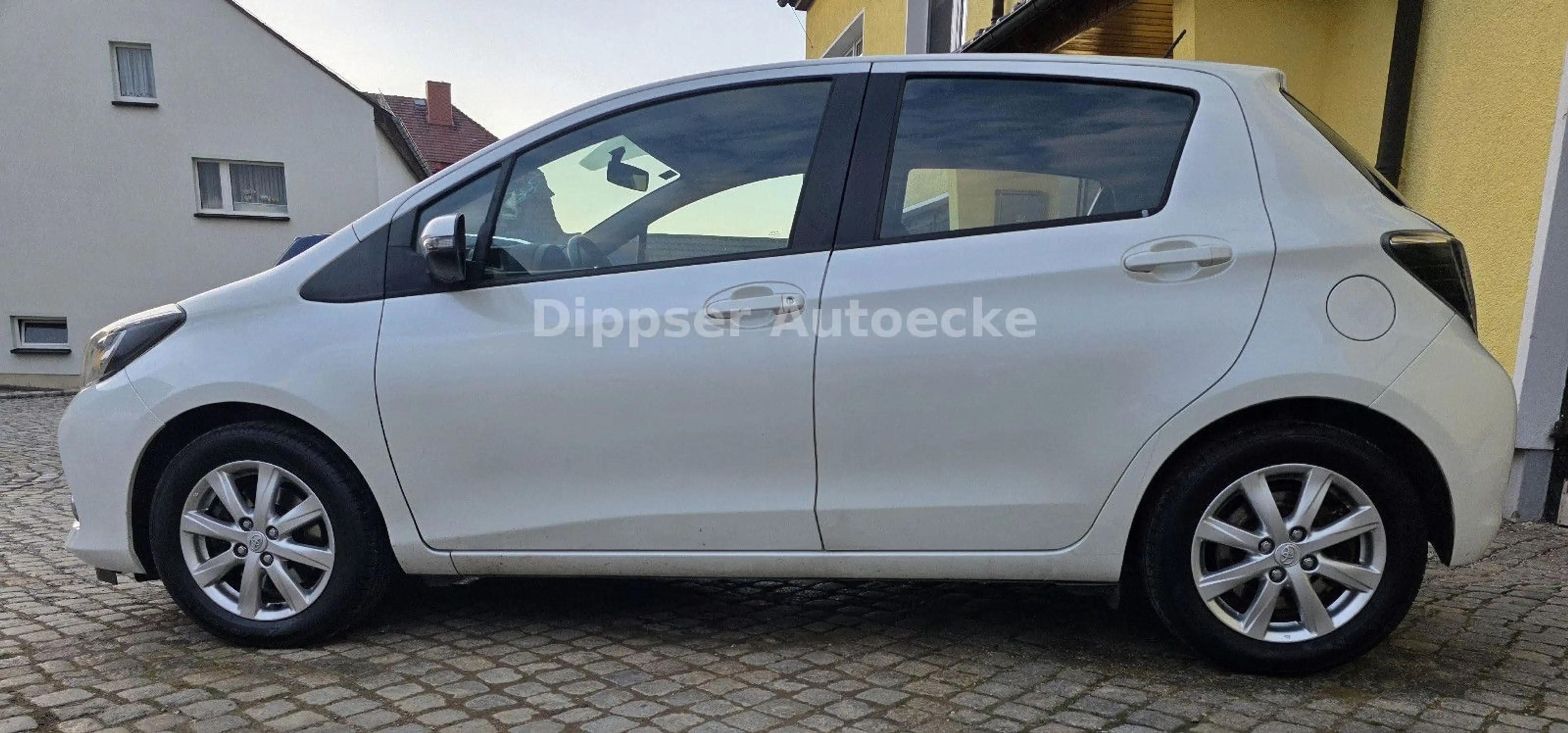 Toyota Yaris Hybrid "Club"_Navi_Sitzh_Aluf_top Zustand. — photo 2