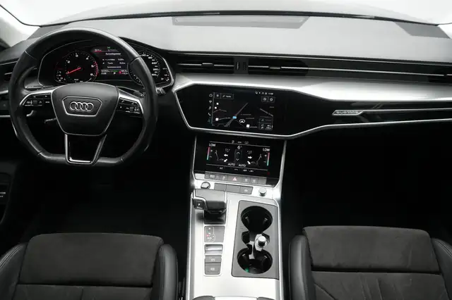 Audi A6 view 11