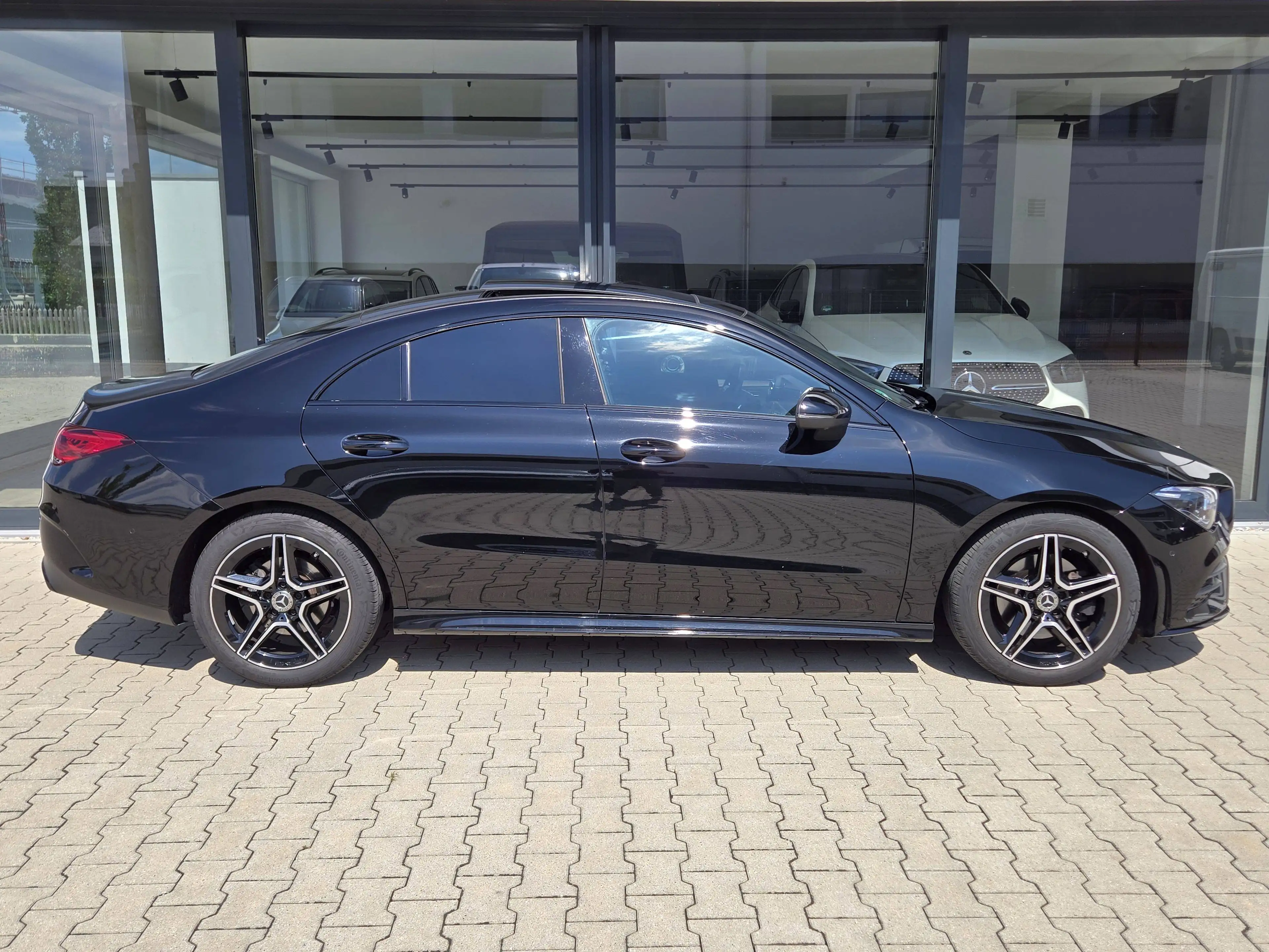 Mercedes-Benz CLA 220 CLA 220 d Coupe AMG Line Panorama Night MBUX 360° LED High End — photo 8
