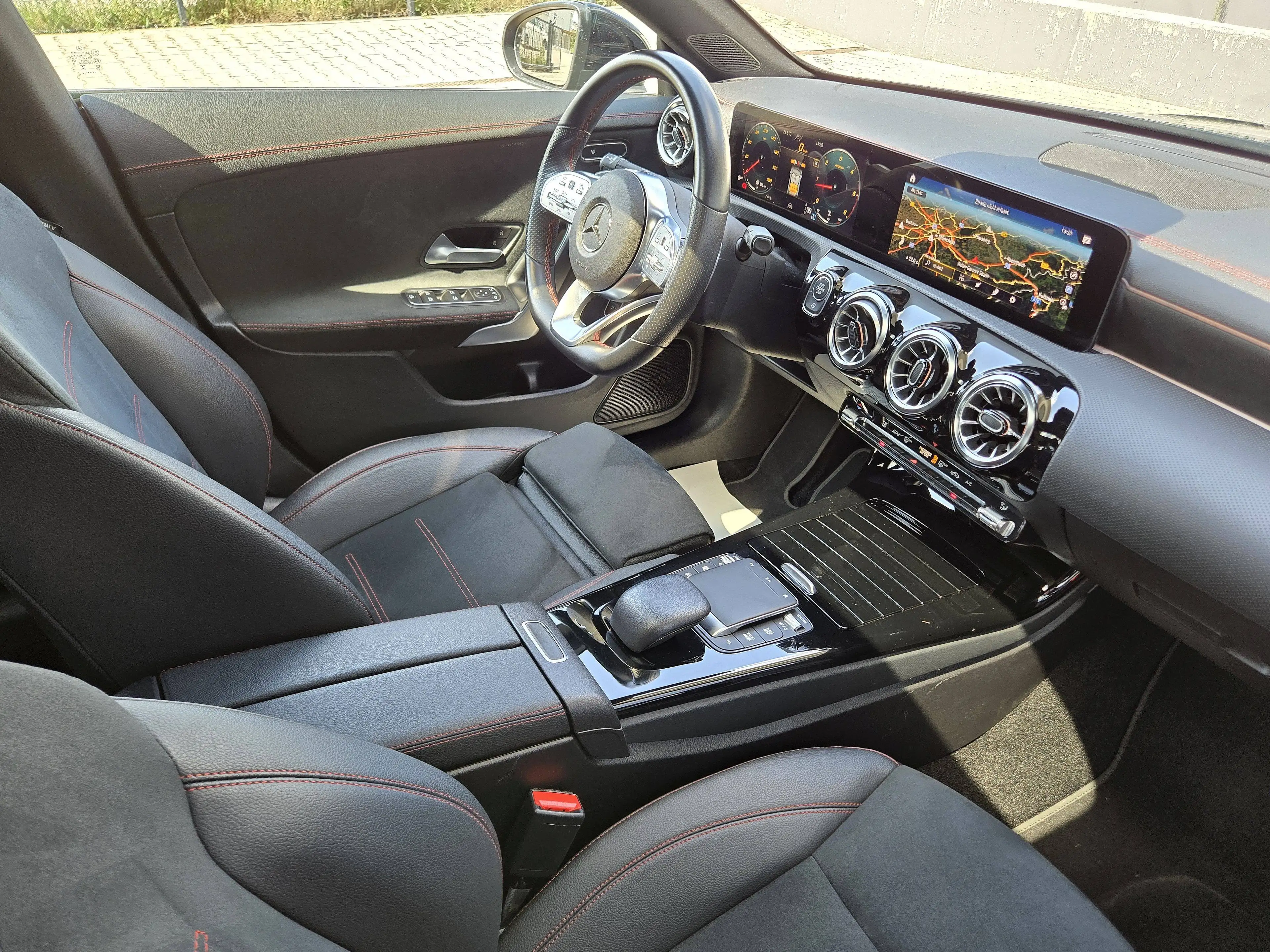 Mercedes-Benz CLA 220 CLA 220 d Coupe AMG Line Panorama Night MBUX 360° LED High End — photo 15