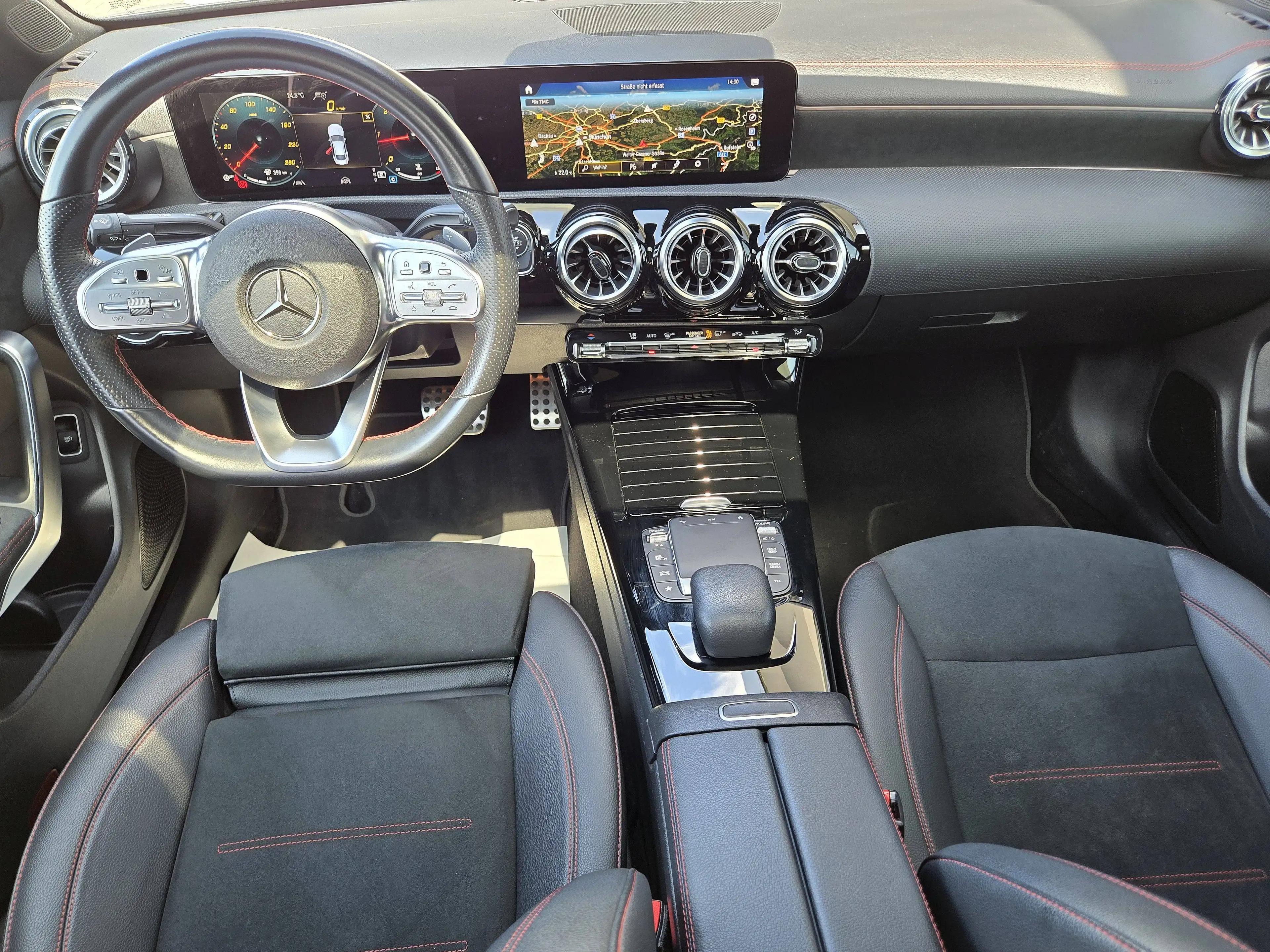Mercedes-Benz CLA 220 CLA 220 d Coupe AMG Line Panorama Night MBUX 360° LED High End — photo 13