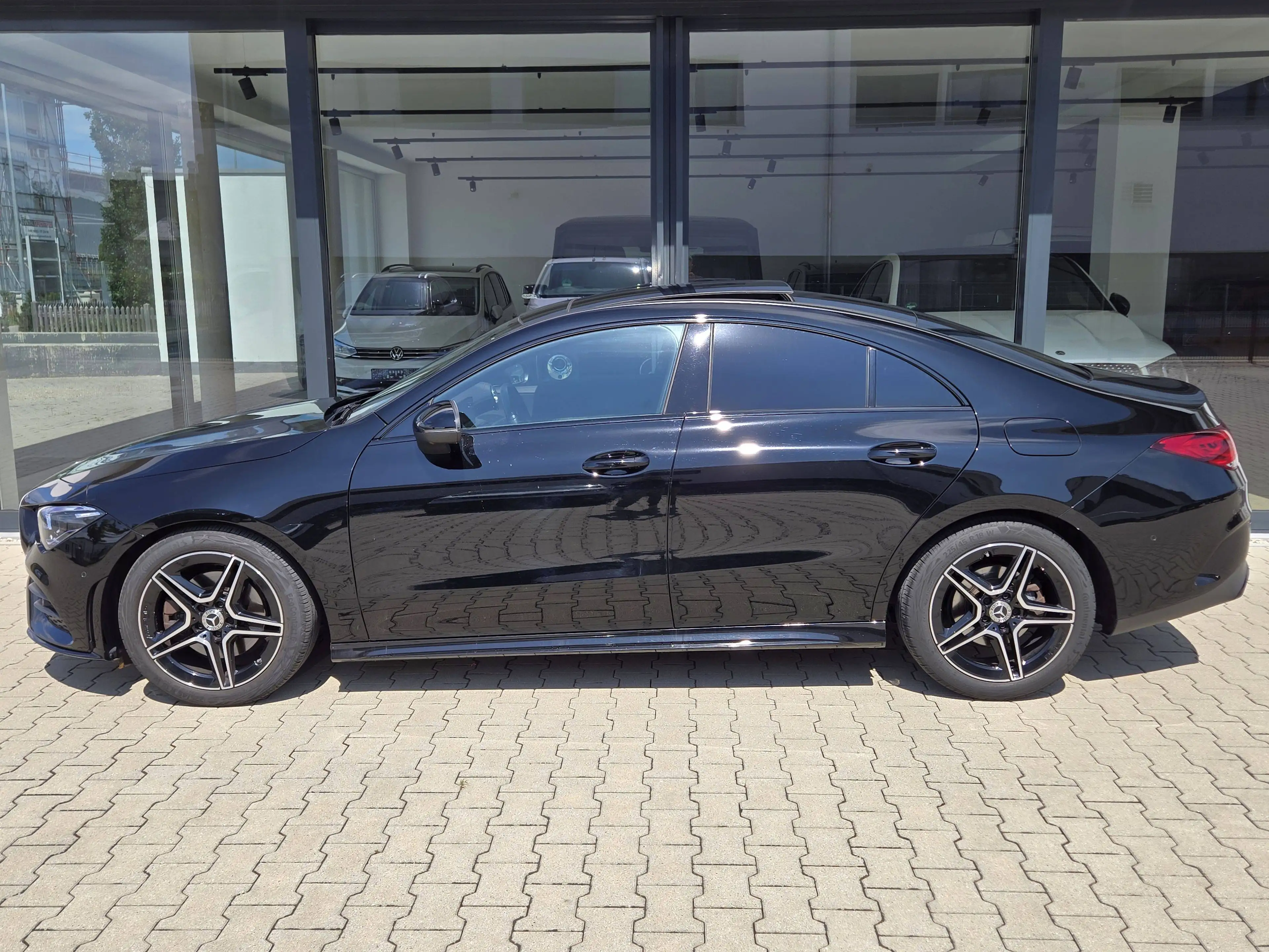 Mercedes-Benz CLA 220 CLA 220 d Coupe AMG Line Panorama Night MBUX 360° LED High End — photo 3