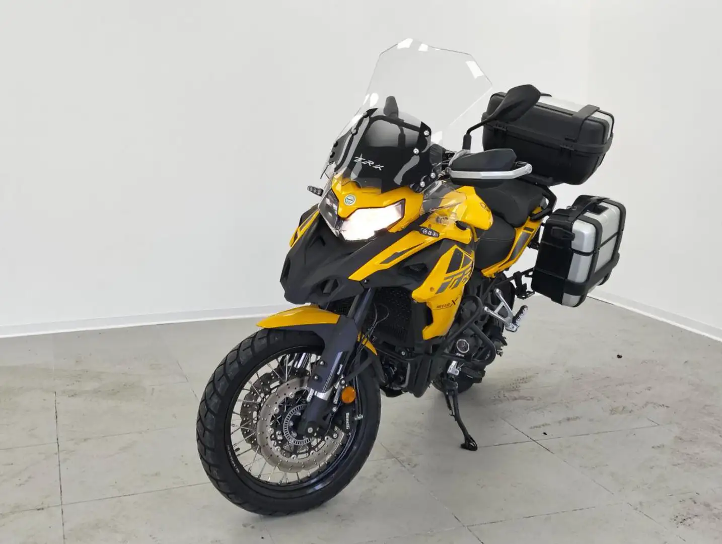 Benelli TRK 502 X BENELLI X - 1