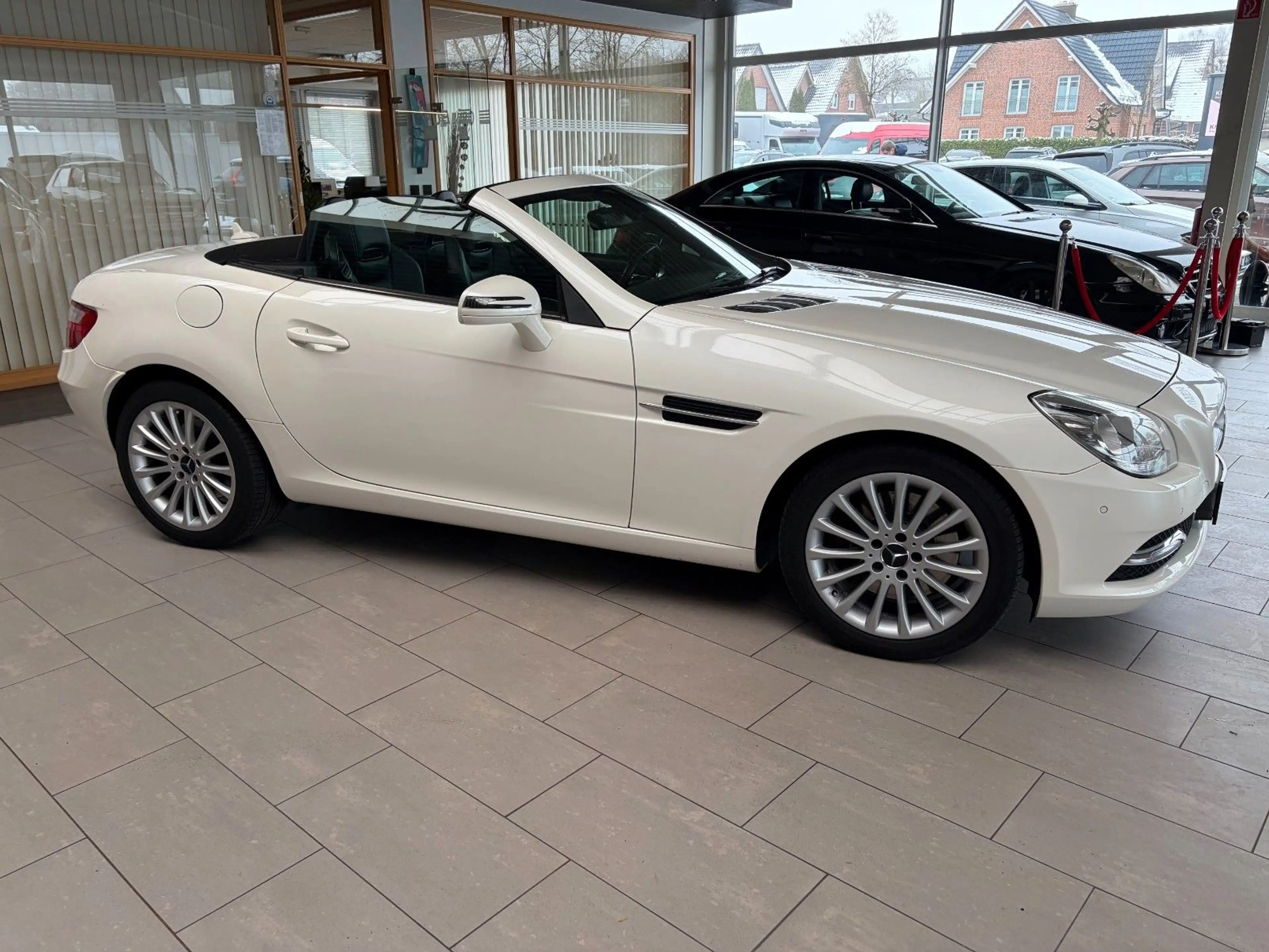 Mercedes-Benz SLK 250 Roadster Edition One/AIRSCARF/PANO — photo 4