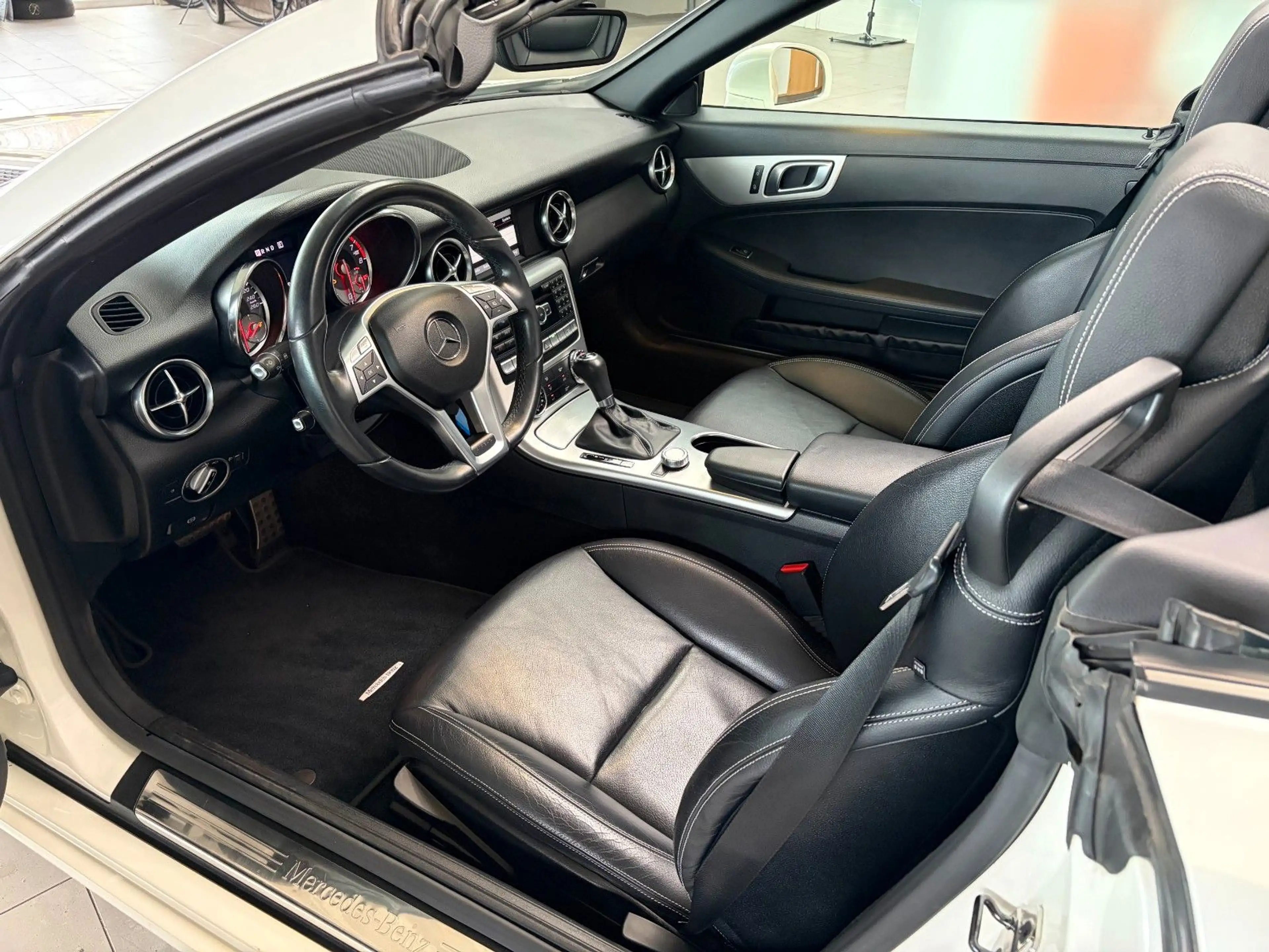 Mercedes-Benz SLK 250 Roadster Edition One/AIRSCARF/PANO — photo 8