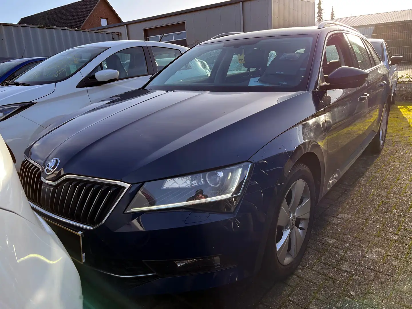 Skoda Superb 1.8 TSI Style Xenon AHK SportSitze Tüv 05/2026 Blau - 1