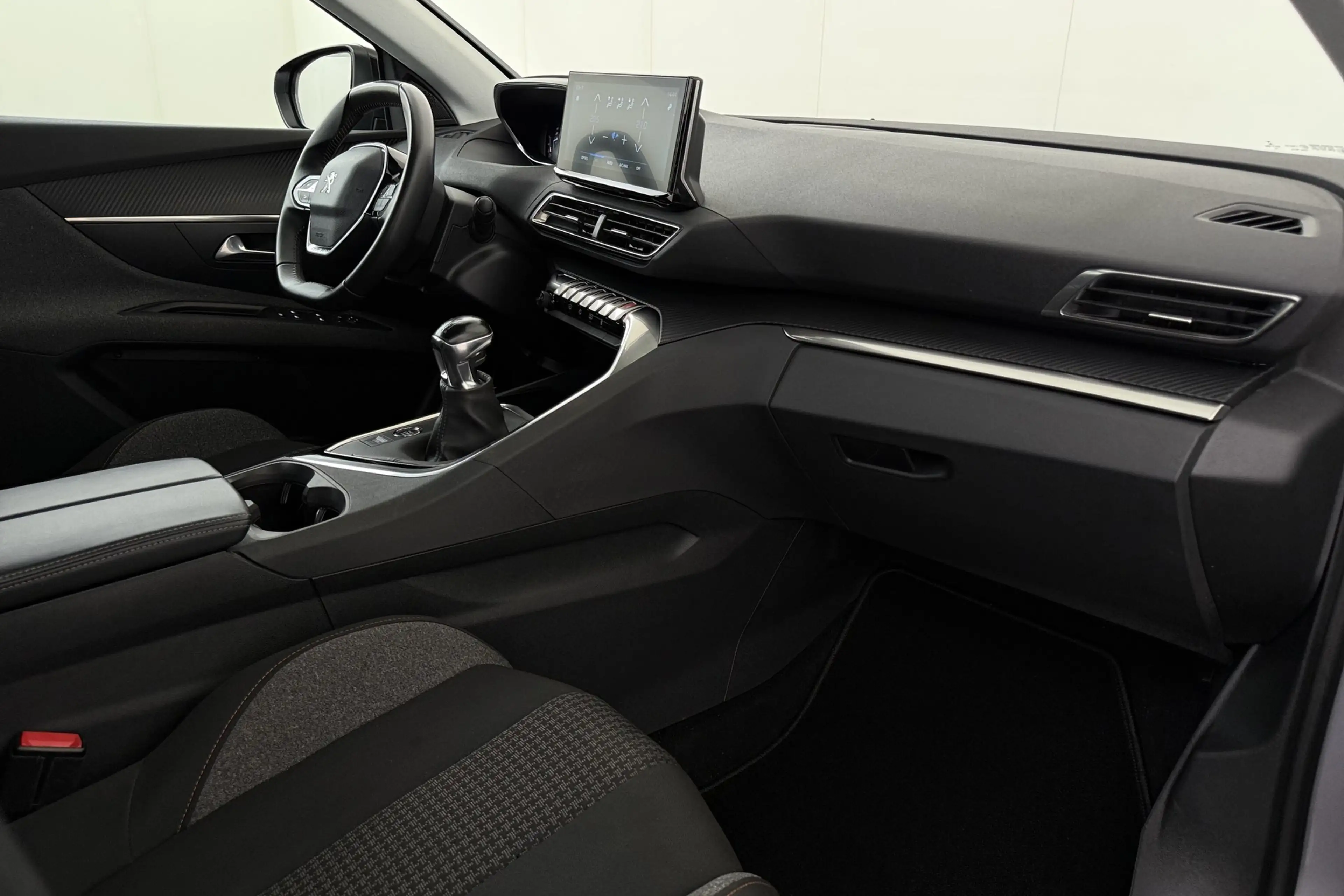 Peugeot 3008 1.2i + GPS + CARPLAY + CAMERA + PDC + CRUISE + ALU — photo 11