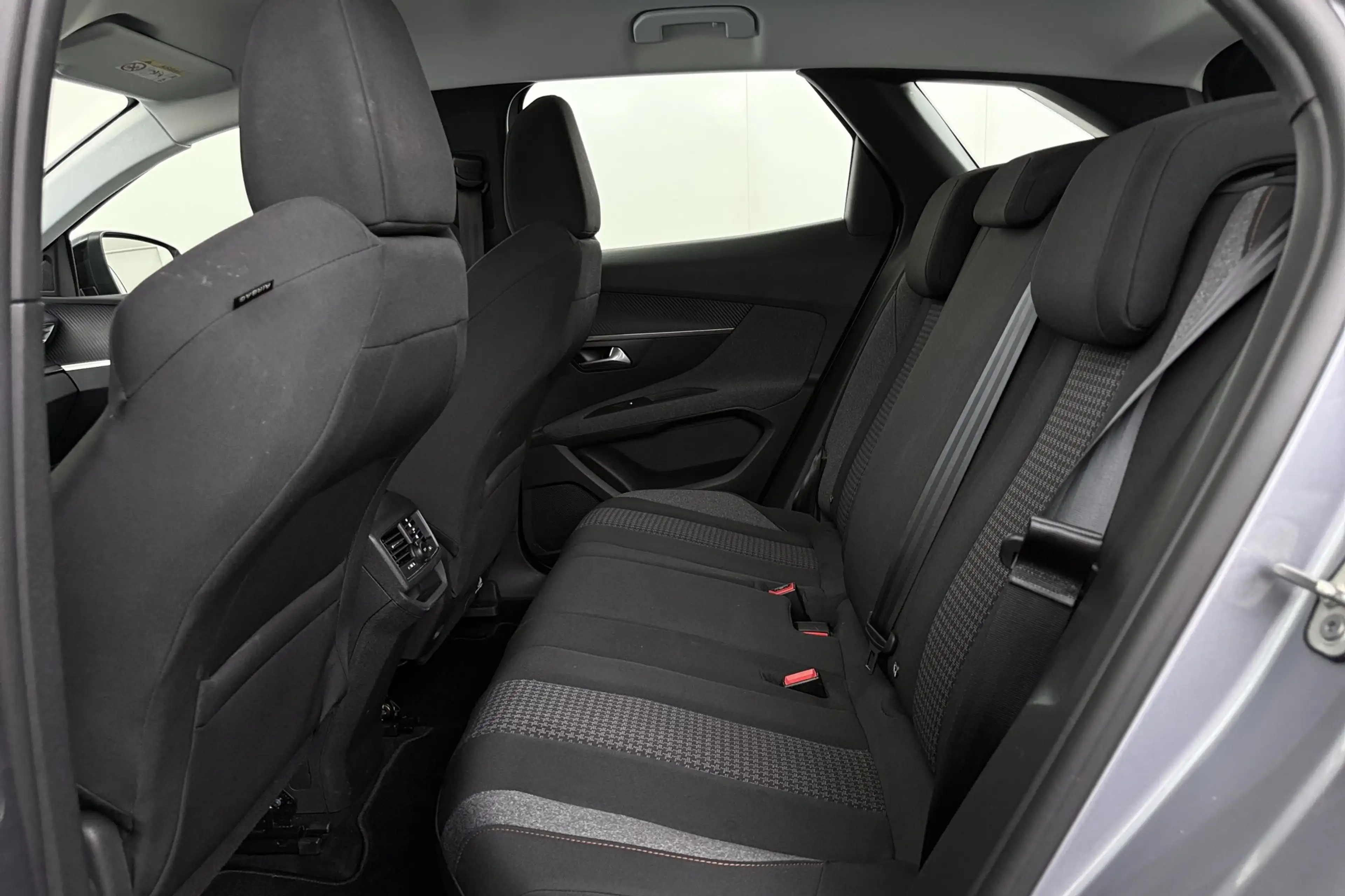 Peugeot 3008 1.2i + GPS + CARPLAY + CAMERA + PDC + CRUISE + ALU — photo 13