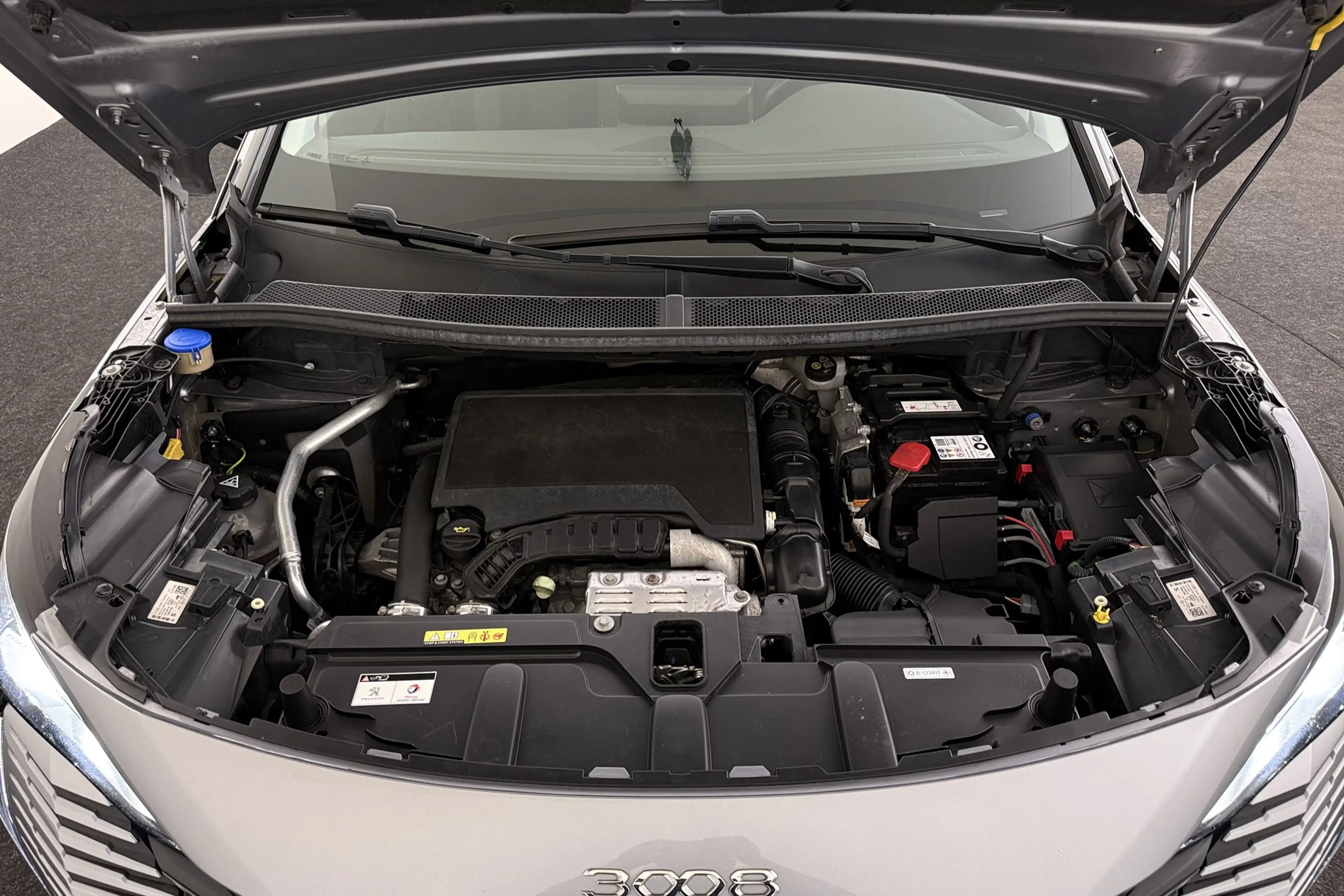 Peugeot 3008 1.2i + GPS + CARPLAY + CAMERA + PDC + CRUISE + ALU — photo 14