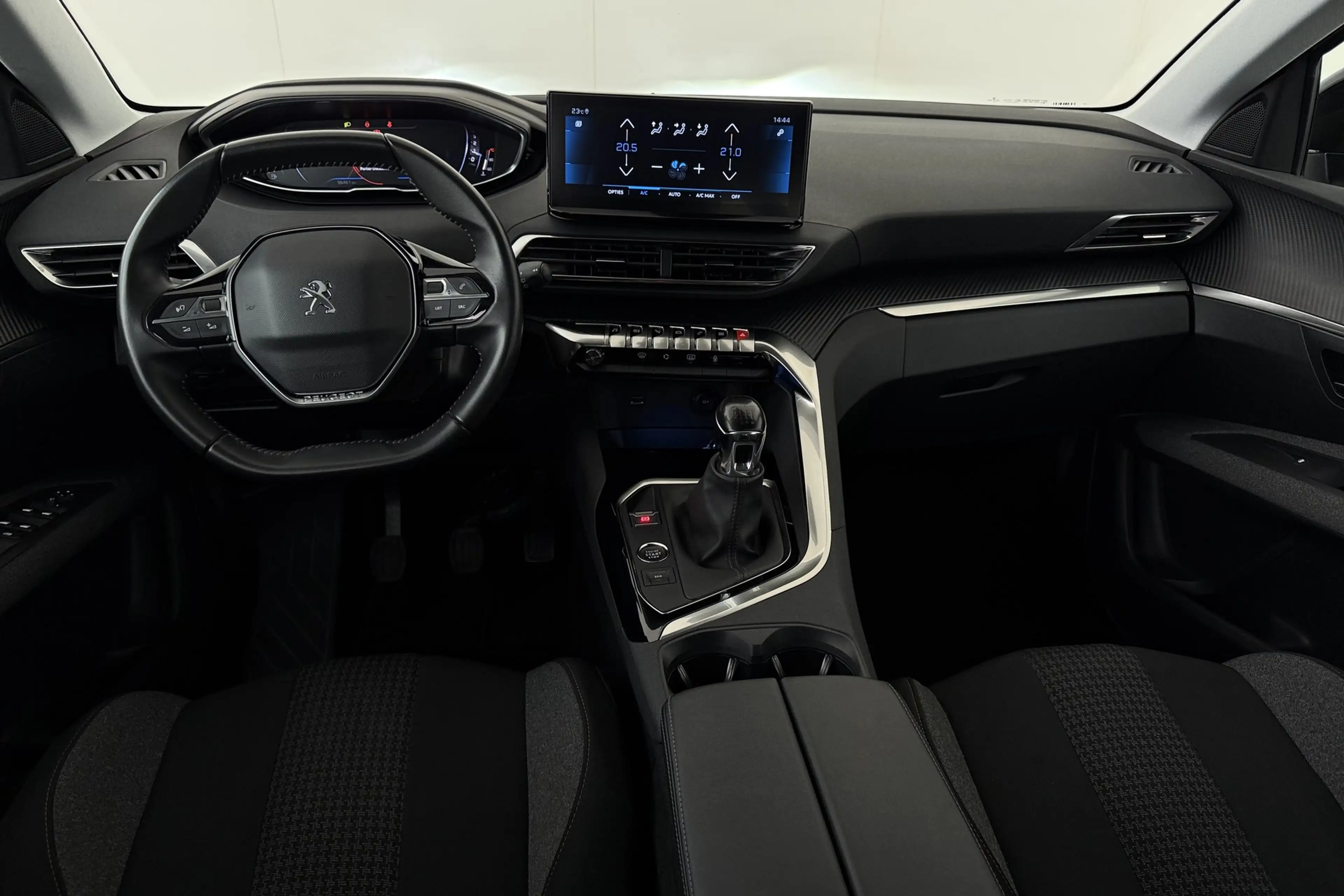Peugeot 3008 1.2i + GPS + CARPLAY + CAMERA + PDC + CRUISE + ALU — photo 9