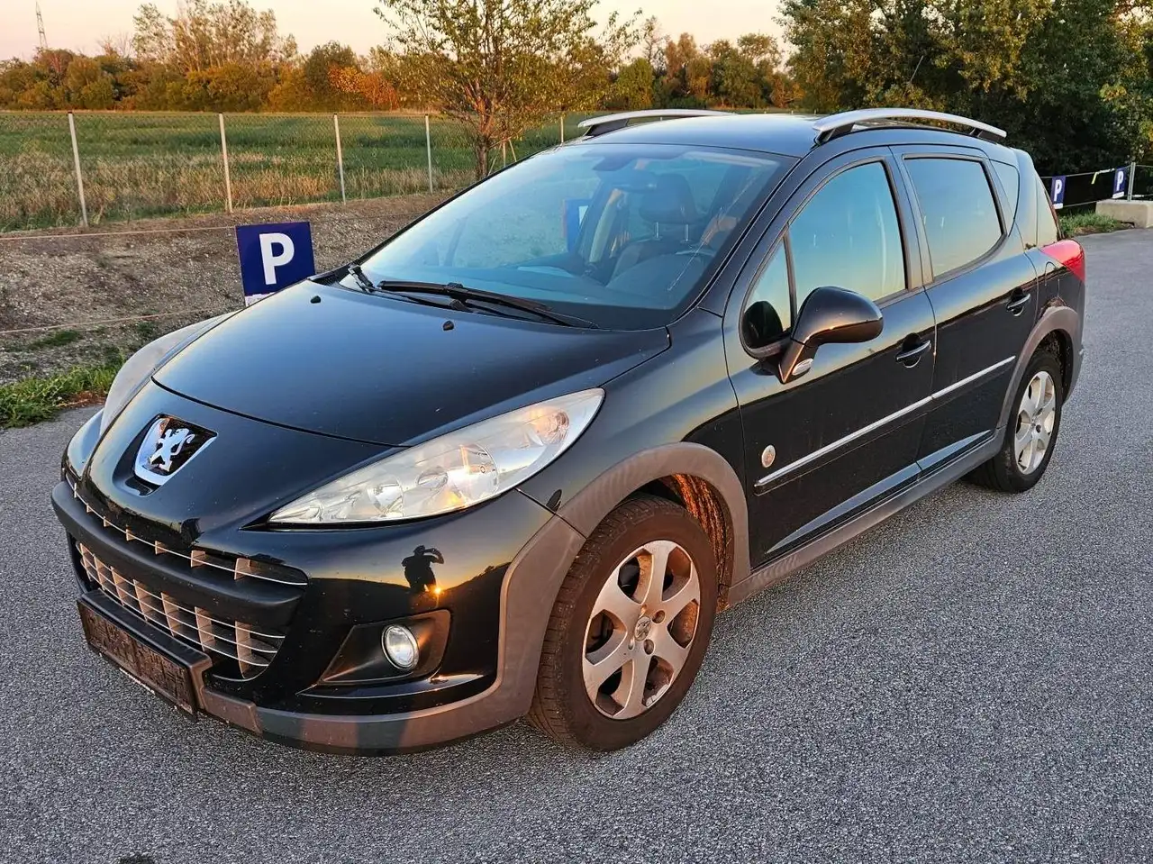 Peugeot 207 207 SW Outdoor 1,6 HDi 95 FAP Outdoor — photo 1 of 11