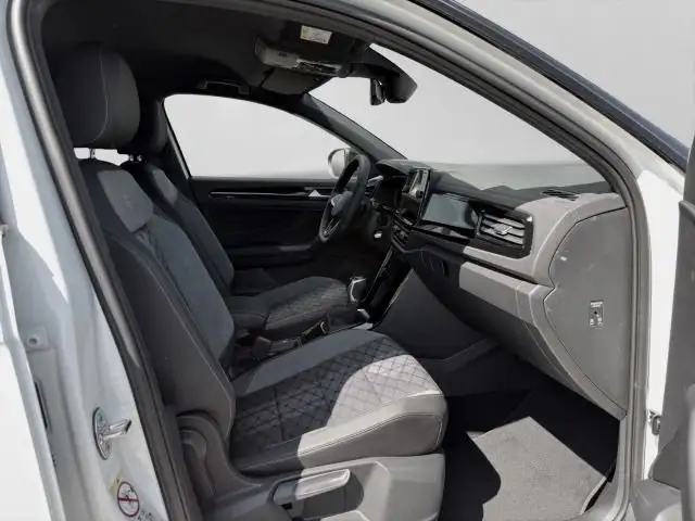 Volkswagen T-Roc view 4