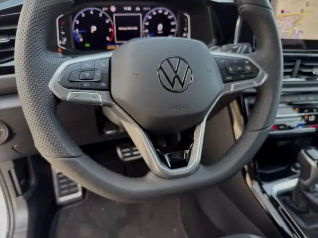 Volkswagen T-Roc view 9