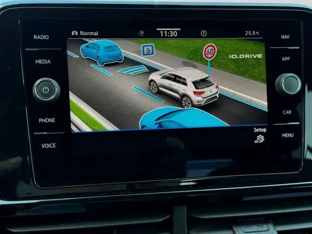 Volkswagen T-Roc view 14